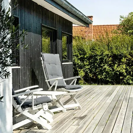 Find Peace In Cosiest Setting With Sea Glimpse