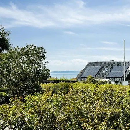 Find Peace In Cosiest Setting With Sea Glimpse Feriehus