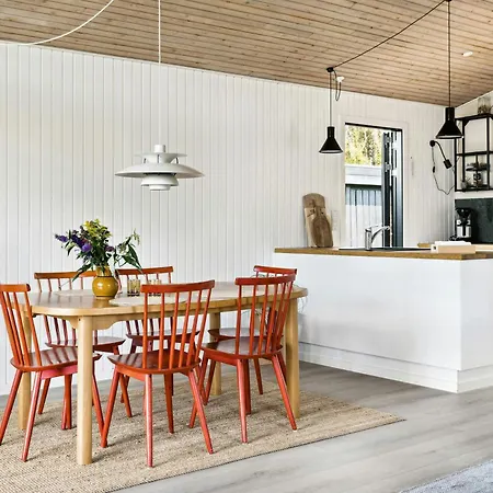 Find Peace In Cosiest Setting With Sea Glimpse