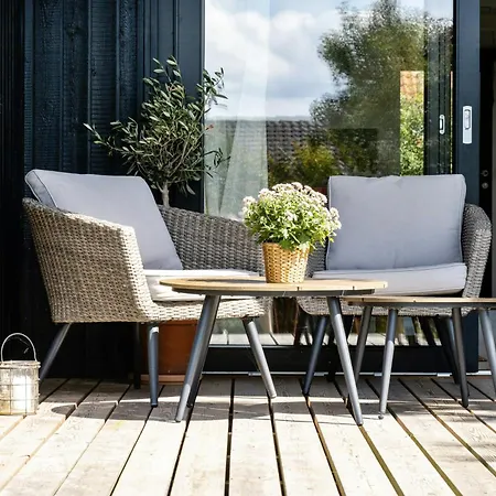 Find Peace In Cosiest Setting With Sea Glimpse *