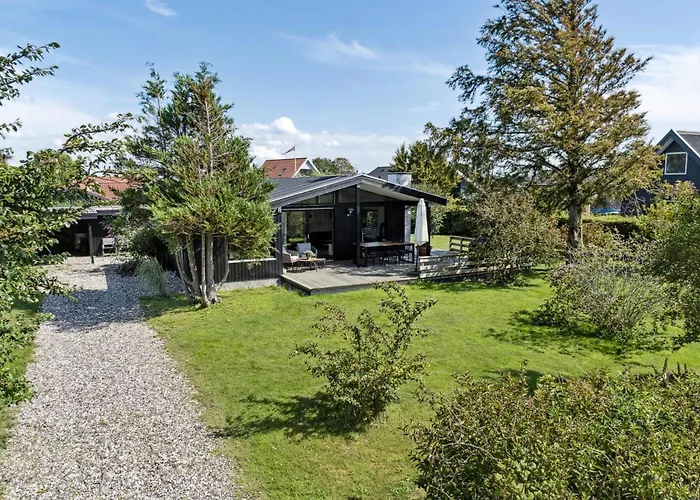 Find Peace In Cosiest Setting With Sea Glimpse Feriehus Assens