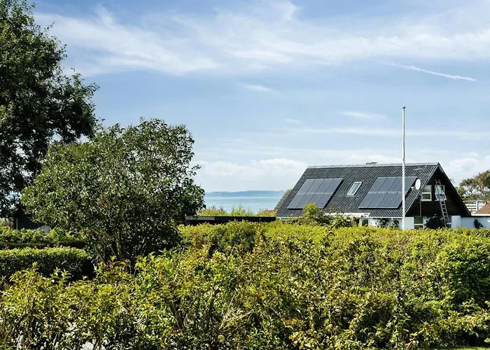 Find Peace In Cosiest Setting With Sea Glimpse Feriehus