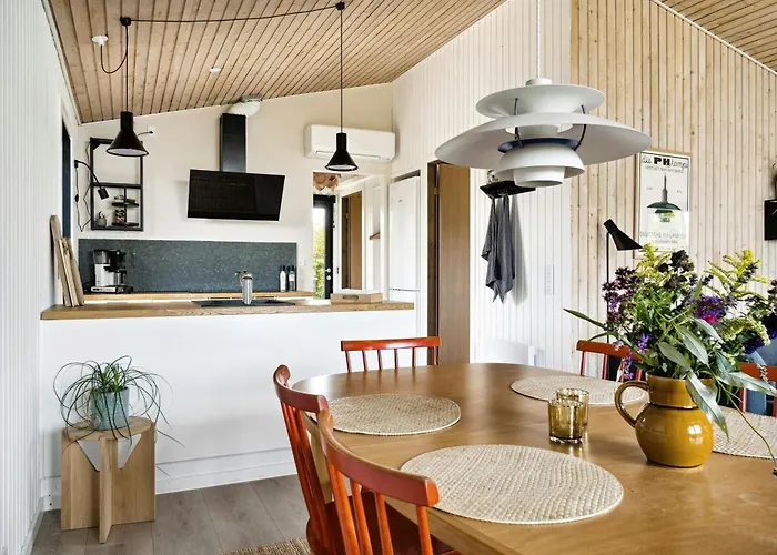 Find Peace In Cosiest Setting With Sea Glimpse Feriehus *